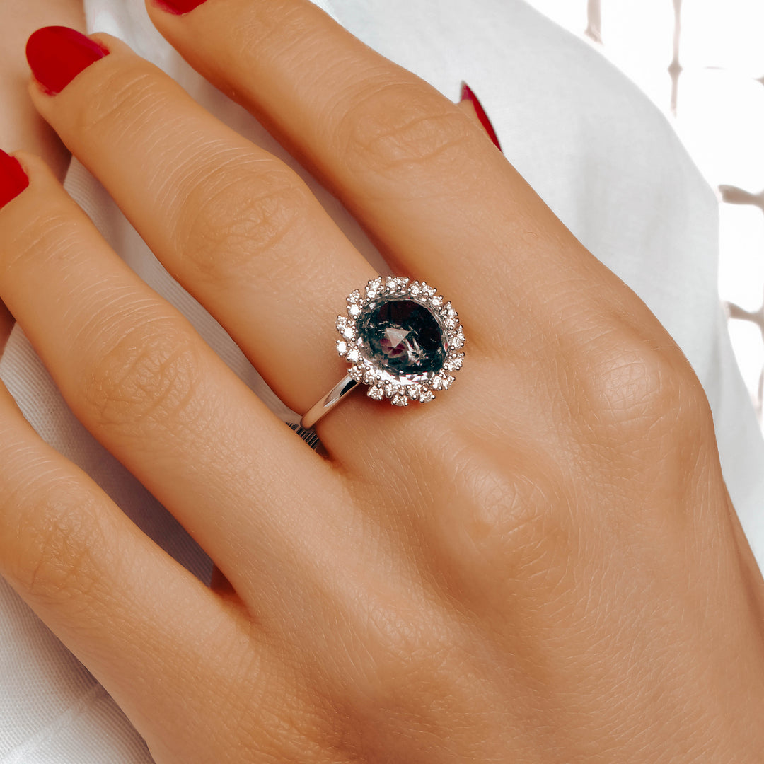 Retro-Style Engagement Rings: Tips for Getting That Vintage Look