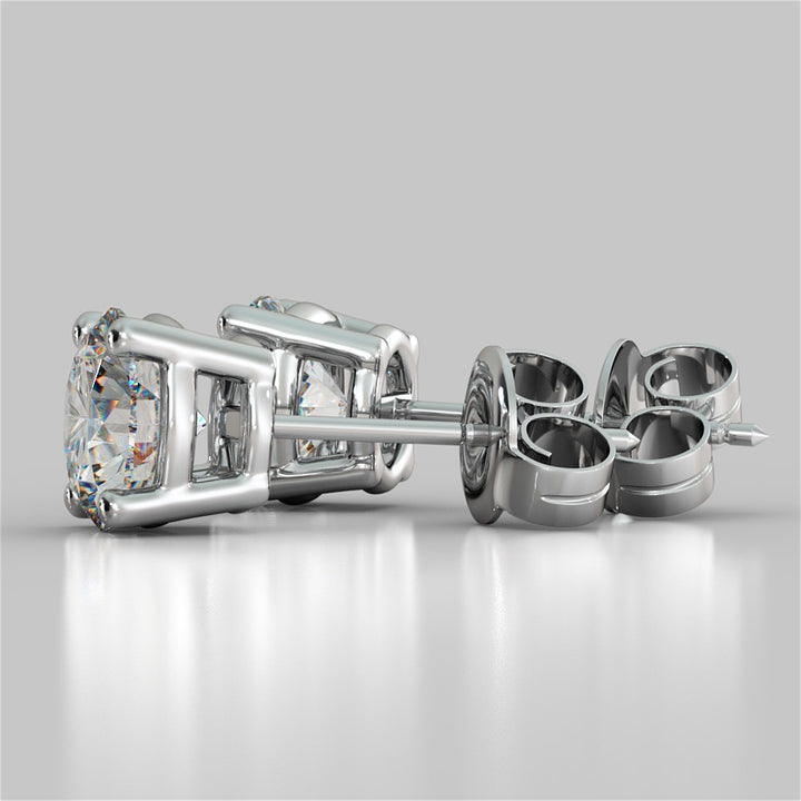 (1) Round Cut Stud Earring