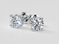 (1) Round Cut Stud Earring